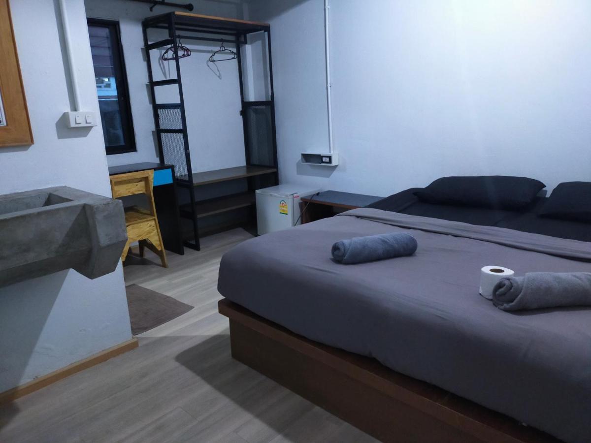 9 Hostel Chiang Mai Esterno foto